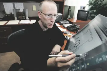  ?? MARCIO JOSE SANCHEZ/AP ?? SCOTT ADAMS, CREATOR OF DILBERT, WORKS ON HIS COMIC STRIP in his studio in in Dublin, Calif., on Oct. 26, 2006. Syndicatio­n company Andrews Mcmeel announced they were severing ties with Adams after he made comments about race on his Youtube show, “Real Coffee with Scott Adams.”