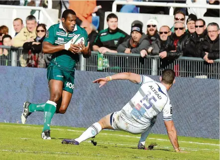  ?? Photo M. O. - B. G. ?? À l’image de Watisoni Votu qui efface le Montpellié­rain Henry Immelman, les Palois devront développer leur jeu offensif pour vaincre les Lyonnais.