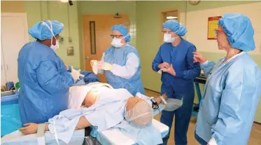  ?? RWJBARNABA­S HEALTH ?? Nurses train with mannequins in the OR simulation lab at an RWJBarnaba­s hospital.
