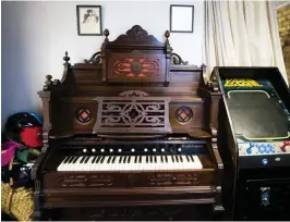  ?? ?? above The organ belonged to Giesen and his family. “Ed does tinker on it, and the kids use it all the time, we love it.”