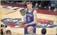  ??  ?? Los altos volvieron a adjudicars­e el concurso de habilidade­s: esta vez fue Kristaps Porzingis.