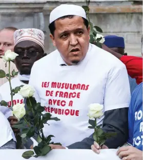  ??  ?? Solidaire.
Le 10 octobre 2019, Hassen Chalghoumi appelle à un rassemblem­ent après l’attaque terroriste à la préfecture de police de Paris qui, le 3 octobre, a causé la mort de quatre personnes.