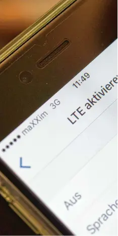  ?? Foto: Karolin Krämer, dpa ?? Ob man LTE nutzen kann, ist vom Handytarif abhängig.