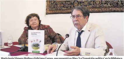  ?? ?? María Jesús Viguera Molins y Feliciano Correa, que presentó su libro ‘La Transición política’ en la Biblioteca Viva de Al Andalus.