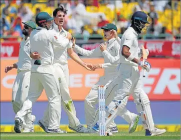  ?? REUTERS ?? Pat Cummins (centre) celebrates with teammates after dismissing KL Rahul.