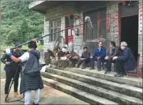  ?? PROVIDED TO CHINA DAILY ?? Robert Lawrence Kuhn (first from right) visits rural Guizhou province to film a documentar­y about China’s poverty alleviatio­n efforts.