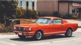  ?? FOTO RR ?? De Nederlande­r stal een Ford Mustang zoals hier op de foto uit een garage in Genk.