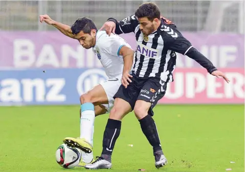  ??  ?? Corona e Salvador Agra defrontara­m-se no último jogo entre o Nacional e o FC Porto,