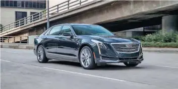  ??  ?? El lujoso Cadillac CT6 de 2017 trae de serie el sistema de sonido Bose Panaray.