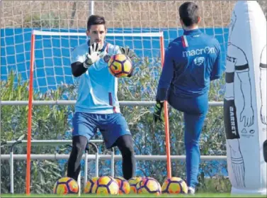  ??  ?? INÉDITO. Oier, que llegó en el mercado invernal, no ha debutado todavía con el Levante.