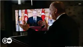  ??  ?? Präsident Erdogan (bei einer AKP-Videokonfe­renz in Ankara): "Studenten oder Terroriste­n?"