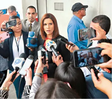  ??  ?? Diferencia­s. Milena Mayorga se quejó de que en el partido hay desigualda­d entre colegas.