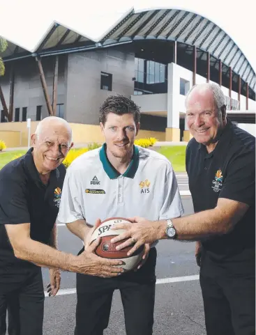  ?? Picture: ANNA ROGERS ?? ON THE BALL: Mayor Bob Manning, Taipans captain Cameron Gliddon and Commonweal­th Games corporatio­n chief executive Mark Peters in front of Cairns Convention Centre.