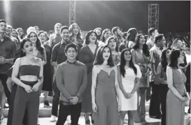  ??  ?? The brightest Kapuso stars wholeheart­edly sing the GMA jingle. First row, L-R: Lovi Poe, Miguel Tanfelix, Jennylyn Mercado, Bianca Umali, Gabbi Garcia, Aiai delas Alas. Second row, L-R: Dingdong Dantes, Marian Rivera, Alden Richards, Regine Velasquez,...