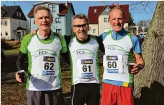  ?? Foto: Theo Kiefner ?? Die Ebershause­r Läufer (von links) Engelbert Walter, Klaus Löwenhagen und Hans Hörmann nach dem Lauf um die deutsche Meistersch­aft.