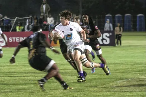  ?? Photo: Stephen Penney ?? Devon Barnard of the FNB Rhodes 1st team makes a run through the FNB WSU (Walter Sisulu University) 1sts during their Varsity Shield match on Great Field on Monday evening.