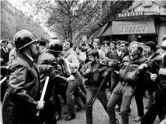  ??  ?? Protesters face police in front of the Joseph Gibert bookstore, Boulevard Saint Michel, in May 1968 in Paris (AFP/Getty)