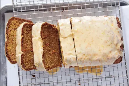  ?? YOSSY AREFI/THE NEW YORK TIMES ?? Carrot loaf cake with tangy lemon glaze. With its sunny lemon glaze, this one-bowl carrot loaf cake is as easy to eat as it is to make.