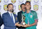  ?? ?? Most Valuable Player of the Tournament, M.N.M. Abdullah of Zahira College, receiving his trophy from Ruwan Pathirana, the Assistant Director of Sports of the Ministry of Education