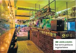  ??  ?? AREJADO: ➨ bar serve petiscos vegetarian­os