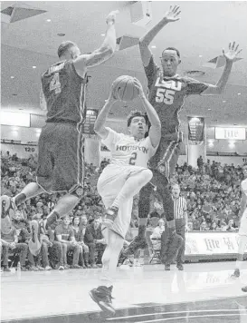  ?? Jon Shapley / Houston Chronicle ?? UH’s Rob Gray Jr., who had 31 points, slices between LSU’s Keith Hornsby (4) and Tim Quarterman during the second half Sunday.