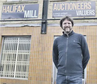 ??  ?? LEAD AUCTIONEER: James Watson at Halifax Mill Auctioneer­s.