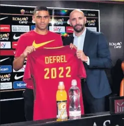  ??  ?? EL ÚLTIMO. Defrel fue presentado ayer en Roma.