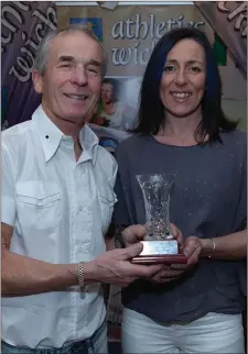  ??  ?? Terry Kavanagh, Chairperso­n of Sli Cualann A.C. presenting Ashling Smith with her award at the Wicklow Star awards 2019.