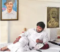  ?? PHOTO: PTI ?? Since August 25 Patidar leader Hardik Patel has been on an indefinite fast, demanding reservatio­ns for the Patidar community in higher education and government jobs, and a farm loan waiver