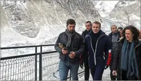  ??  ?? Emmanuel Macron en Rossignol lors d’un déplacemen­t au Mont-Blanc.