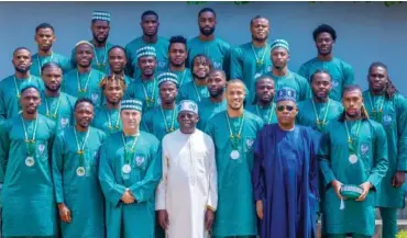  ?? ?? President Bola Ahmed Tinubu and Vice-President Kashim Shettima in a group photograph with coach and players of the Super Eagles