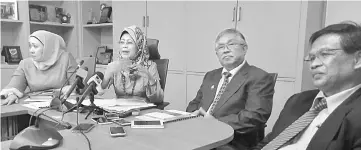  ??  ?? Fatimah (third right) speaks at the press conference in her office. With her from left are Sharifah Hasidah, Sikie and Ganie.