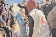  ?? -REUTERS ?? ABU DHABI
The Emirates Red Crescent (ERC) continues distributi­ng winter clothes and food meals to the people of the Gaza Strip, as part of Operation 'Gallant Knight 3.'