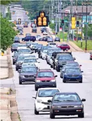  ?? STAFF PHOTO BY ROBIN RUDD ?? Traffic on Gunbarrel Road, seen Sunday, spiked to about 39,000 per day in May — rivaling the 40,000 average before the virus.