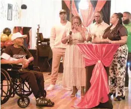  ?? WILLIE J. ALLEN JR./ORLANDO SENTINEL ?? Freddie Lee Demings watches his grandchild­ren share stories and tears about their beloved at Food For Thought in Ocoee on Saturday.