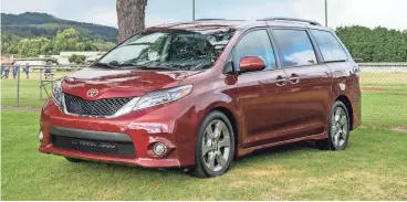  ?? TOYOTA ?? Toyota’s Sienna van adds a more powerful and more fuel-efficient engine for 2017 and now ranks at the top in gas mileage ratings with competing family vans.