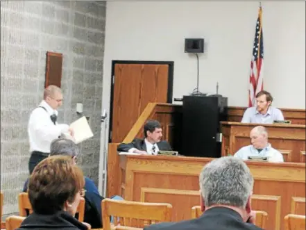  ?? LEAH MCDONALD — ONEIDA DAILY DISPATCH ?? Assistant Fire Marshal Dennis Fields Jr. talks about the Hotel Oneida’s codes violations at the Oneida Common Council meeting on Tuesday, Feb. 21, 2017.