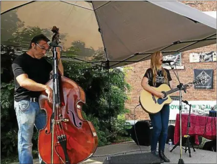  ?? PHOTOS BY N.F. AMBERY ?? Tracy Walton and Julia Autumn Ford of the duo Belle of the Fall did a set at Fuse Fest Sunday afternoon.