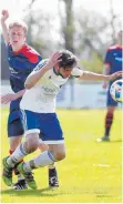  ?? FOTO: WARNACK ?? Keine übergebrat­en gibt es für die SF Hundersing­en. Der designiert­e Meister besiegt die SG Blönried/ Ebersbach mit 3:0