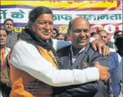  ??  ?? LSP chief Raj Kumar Saini (L) with BSP Haryana in-charge Meghraj during a press meet in Chandigarh. KARUN SHARMA/HT