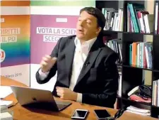  ??  ?? La Rete Il segretario del Pd Matteo Renzi, 43 anni, risponde ai sostenitor­i via web