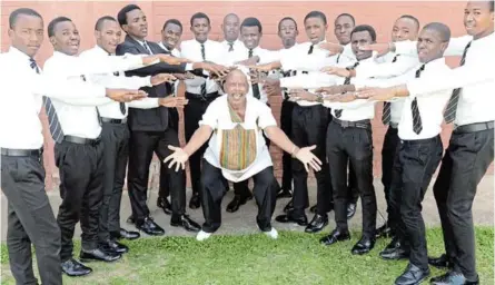  ?? / SUPPLIED ?? Chris Ntuli posing with Ohlange High School’s scathamiya choir which is participat­ing in the music competitio­n to preserve the acapella genre.