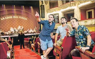  ?? MONTSE GIRALT ?? Ivan Labanda, Manu Guix y Àngel Llàcer en la platea del Tívoli durante los ensayos del musical