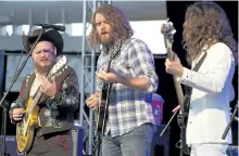  ?? JASON BAIN/EXAMINER FILES ?? Jimmy Bowskill, Ewan Currie and Ryan Gullen of The Sheepdogs perform on the Fred Anderson Stage at Del Crary Park as part of the Peterborou­gh Musicfest free summer concert series in August. The Sheepdogs will kick off the Winter Downtown Folk Festival...