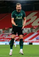  ??  ?? Englands Harry Kane gjorde
■ en fantastisk säsong i mediokra Tottenham.