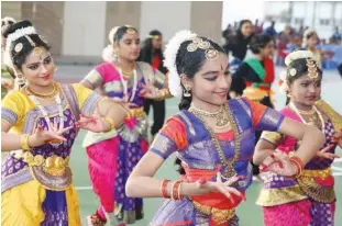  ?? Prashanth Mukundan / The Gulf Today ?? Children perform a classical Indian dance to celebrate the occasion.