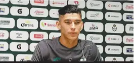  ?? CARLOS HERNÁNDEZ ?? El joven santista en conferenci­a de prensa .