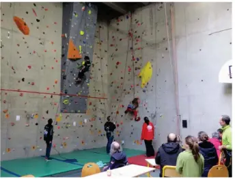  ??  ?? Les jeunes ont fait preuve de belles aptitudes physiques et techniques.