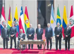  ??  ?? Imagen de archivo de los líderes de los países que conforman el Foro para el Progreso de América del Sur (Prosur) durante su constituci­ón, en marzo.
