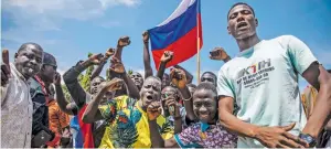  ?? BILD: SN/AP ?? Die Proteste gegen Paul-Henri Damiba wurden größer.